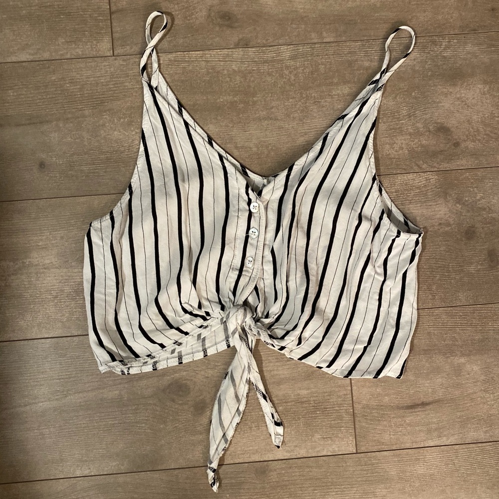 Kendall & Kylie crop top
